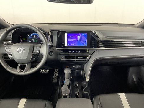 Used 2025 Toyota Camry SE FWD image 15