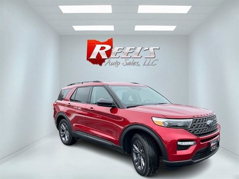 Used 2023 Ford Explorer XLT w/ Equipment Group 202A AWD/4WD image 4