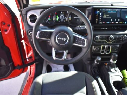 Used 2025 Jeep Wrangler Sahara AWD/4WD image 16