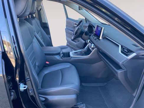 Used 2023 Toyota RAV4 XLE Premium image 12