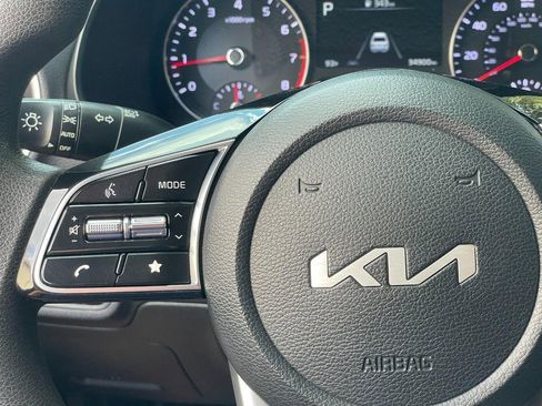 Used 2022 Kia Forte LXS w/ LXS Technology Package image 21