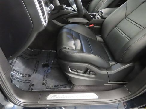 Certified 2023 Porsche Cayenne Platinum Edition AWD/4WD image 38