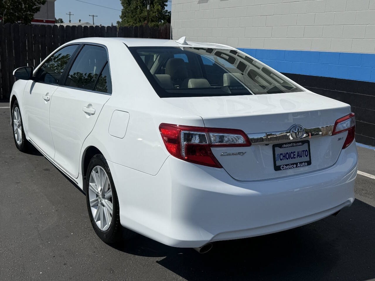Used 2012 Toyota Camry XLE FWD image 4