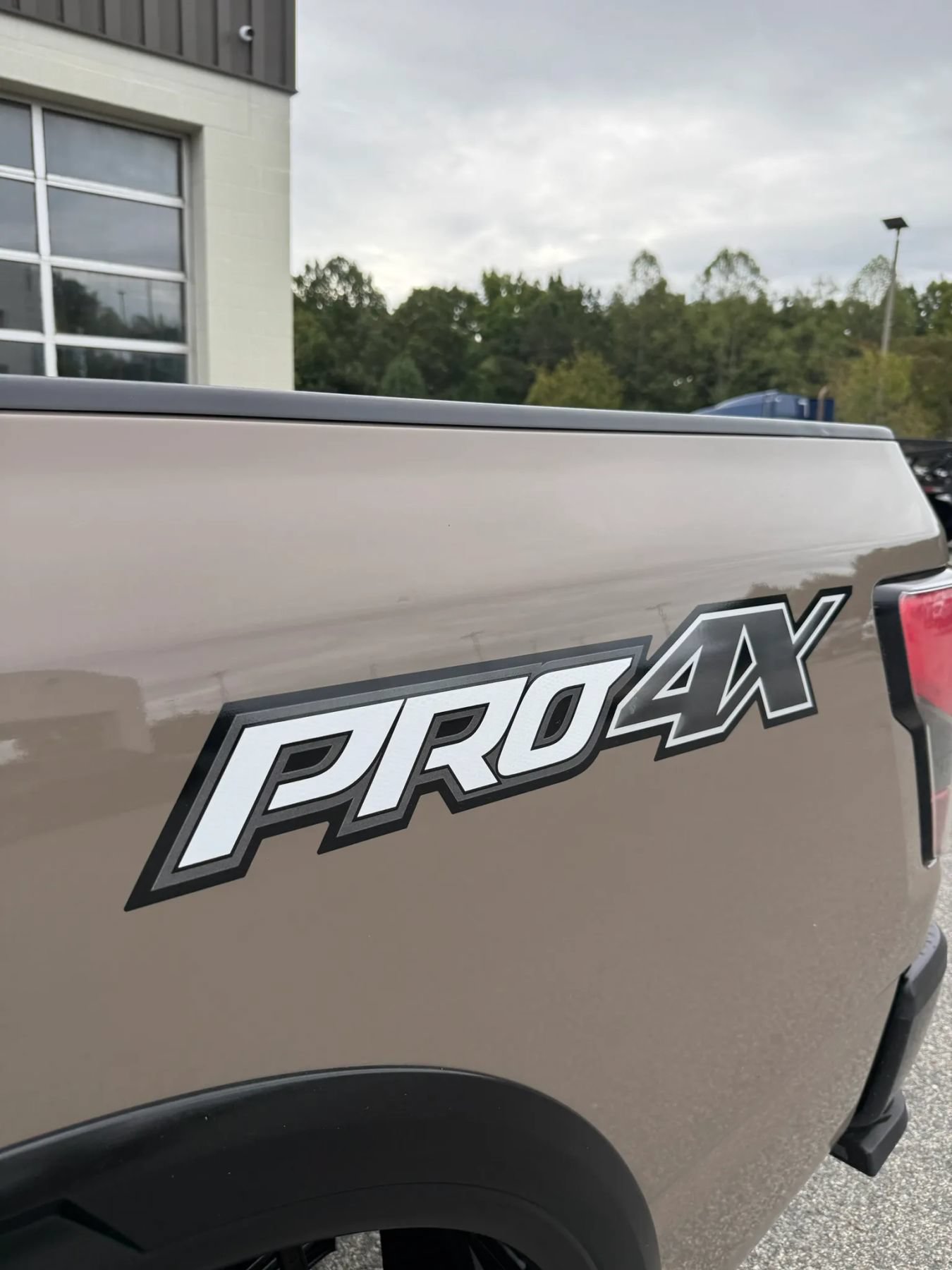 Used 2021 Nissan Titan PRO-4X w/ Pro-4x Convenience Package AWD/4WD image 18