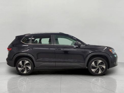 Used 2025 Volkswagen Taos SE AWD/4WD image 12
