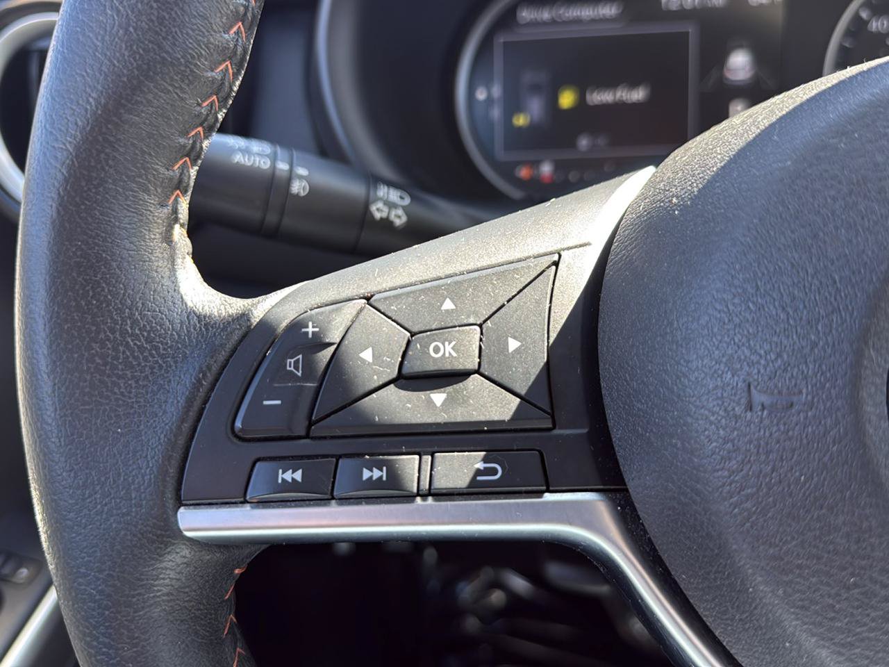 Used 2019 Nissan Kicks SR w/ SR Premium Package FWD image 19