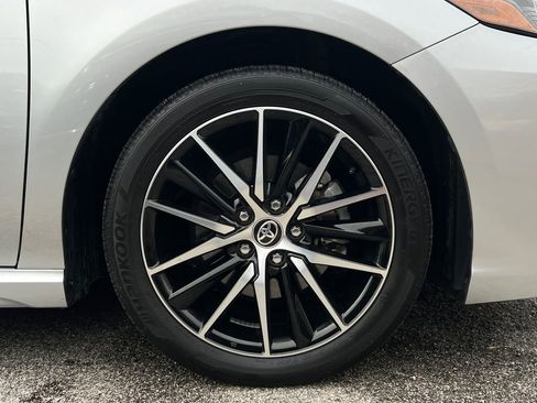 Used 2024 Toyota Camry SE image 9