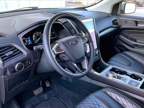 Used 2024 Ford Edge Titanium image 11