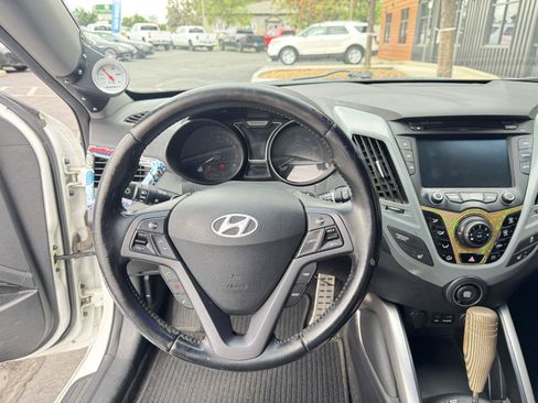 Used 2013 Hyundai Veloster Turbo FWD image 15