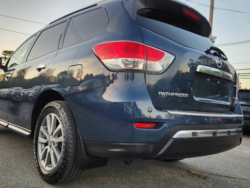 Used 2015 Nissan Pathfinder SV w/ Cargo Package FWD image 11