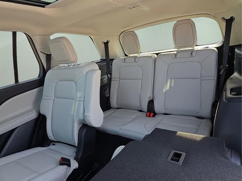 New 2026 Lincoln Aviator AWD image 9