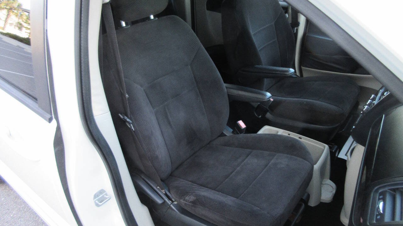 Used 2012 Dodge Grand Caravan SE FWD image 26