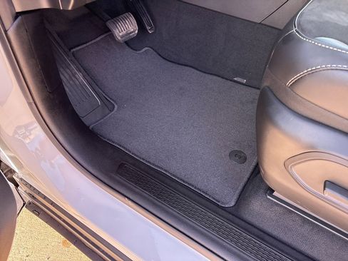 New 2025 Jeep Grand Cherokee Altitude image 16