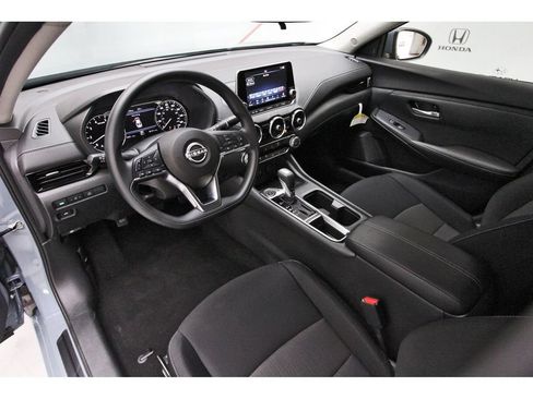 Used 2025 Nissan Sentra SV FWD image 12