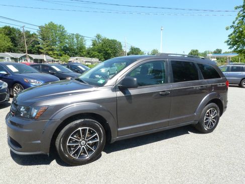 Used 2018 Dodge Journey SE w/ Connectivity Group FWD image 1