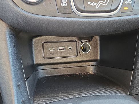 Used 2022 Chevrolet Equinox LT FWD image 30