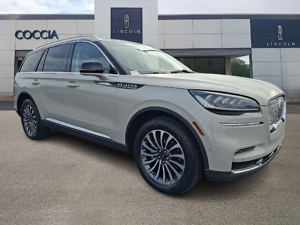 Certified 2023 Lincoln Aviator AWD w/ Premium Package image 3