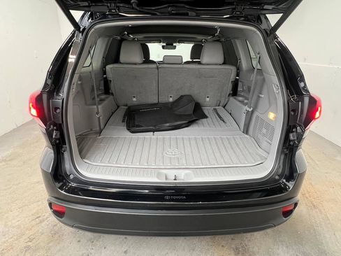 Used 2017 Toyota Highlander XLE image 31