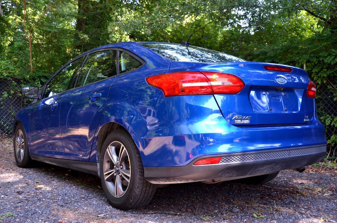 Used 2018 Ford Focus SE w/ SE Appearance Package FWD image 6