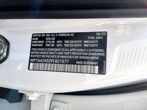 Certified 2023 Porsche Macan AWD/4WD image 35