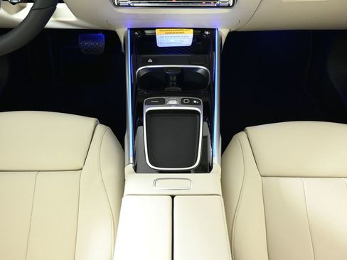 New 2026 Mercedes-Benz GLB 250 4MATIC image 19