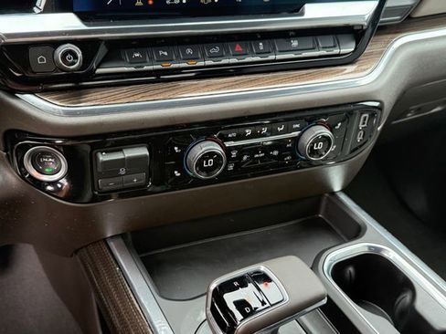 Used 2025 Chevrolet Silverado 1500 LT w/ Texas Edition Plus RWD image 17