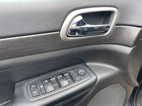 Used 2017 Jeep Grand Cherokee Altitude image 20