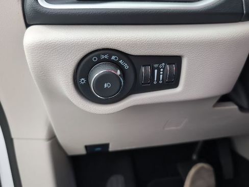 Used 2024 Chrysler Pacifica Touring-L image 20