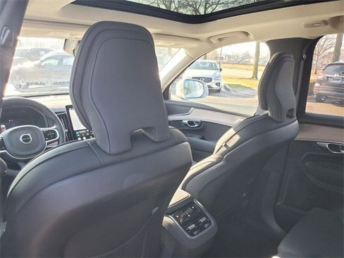 Used 2025 Volvo XC90 B6 Plus image 28
