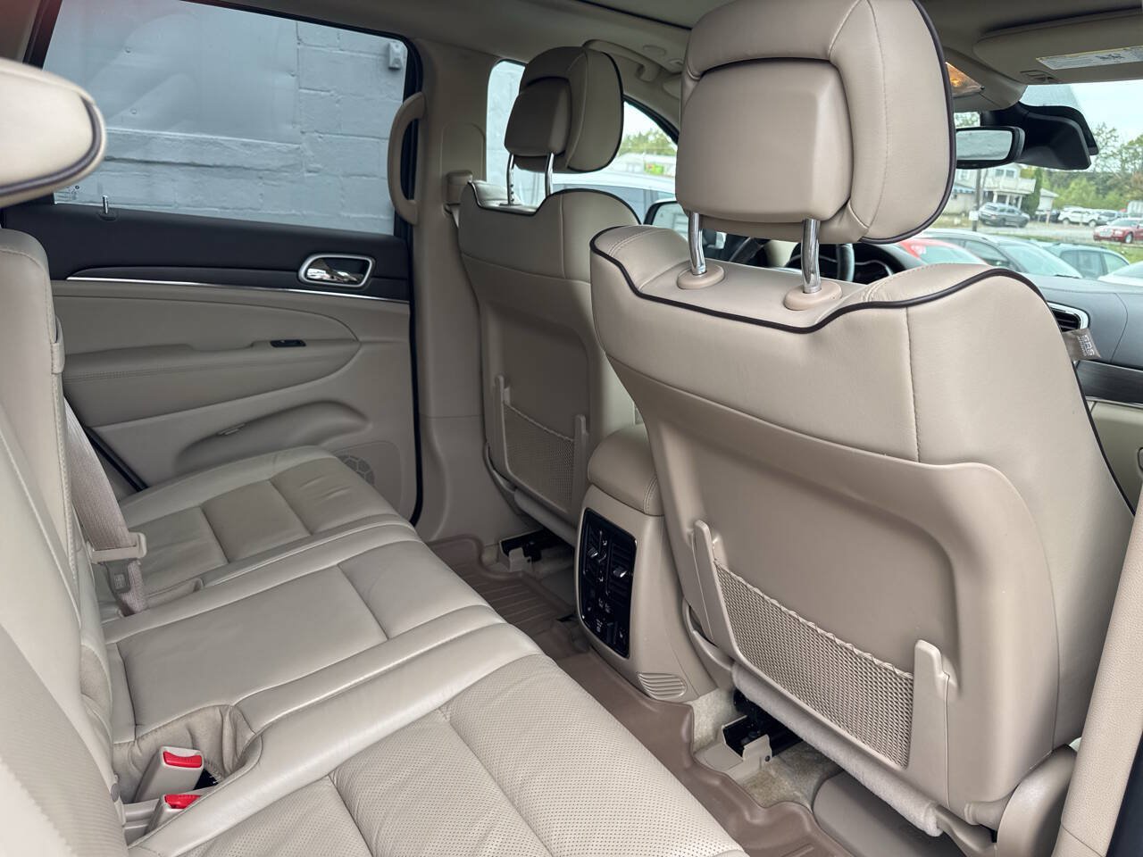 Used 2018 Jeep Grand Cherokee Overland AWD/4WD image 23