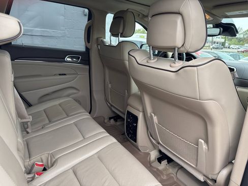 Used 2018 Jeep Grand Cherokee Overland AWD/4WD image 23