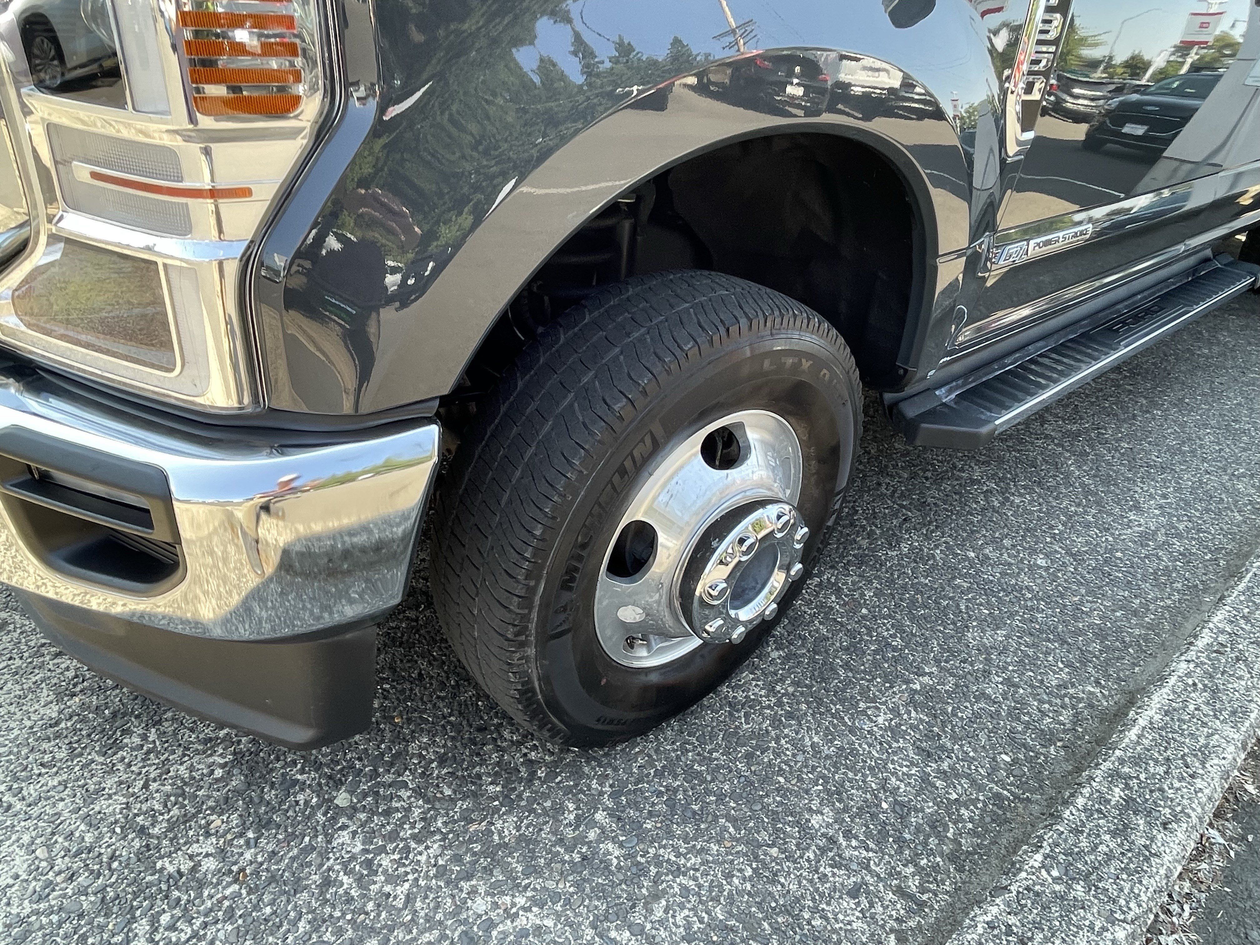 Used 2021 Ford F350 Lariat w/ Lariat Ultimate Package AWD/4WD image 9