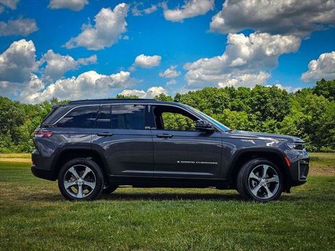 Used 2026 Jeep Grand Cherokee Limited AWD/4WD image 2