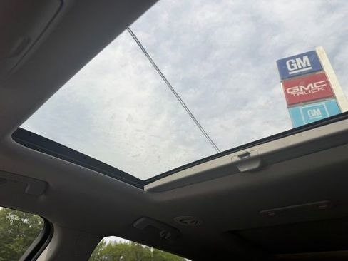 Used 2021 GMC Acadia AT4 w/ Technology Package image 32