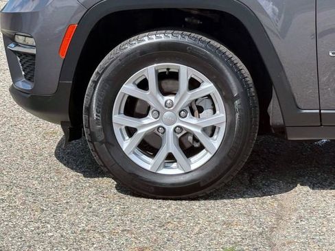 Used 2023 Jeep Grand Cherokee Limited AWD/4WD image 9