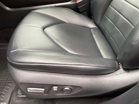 Used 2020 Toyota Highlander XLE image 18