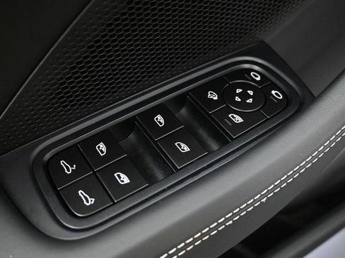 Used 2025 Porsche Panamera image 18