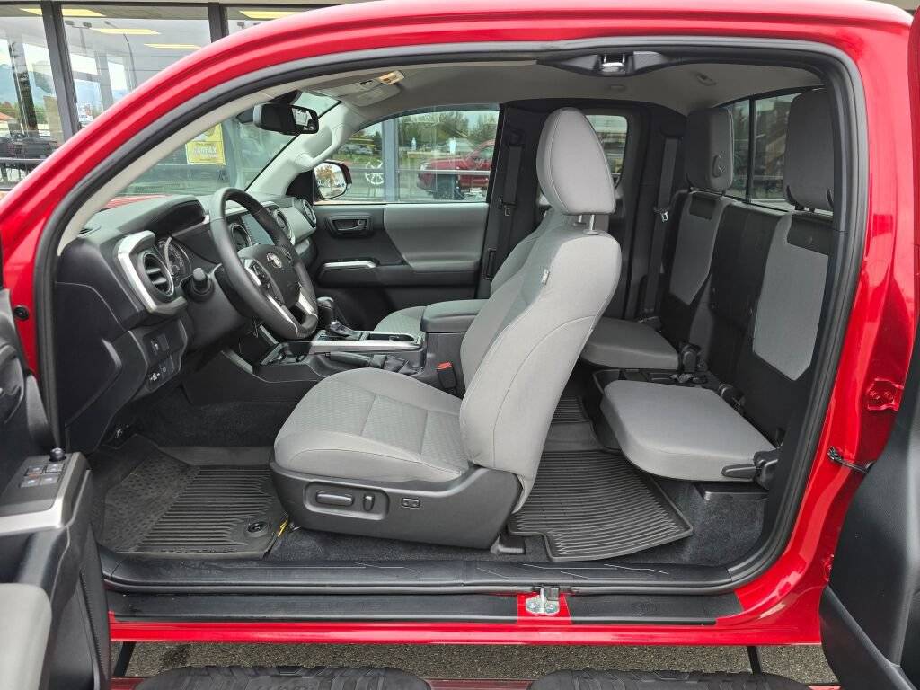 Used 2021 Toyota Tacoma SR5 AWD/4WD image 17