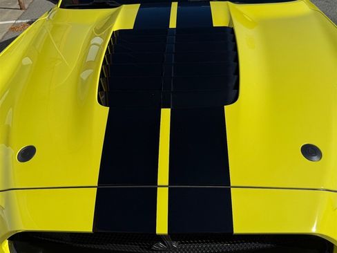 Used 2021 Ford Mustang Shelby GT500 w/ Carbon Fiber Track Pack image 15