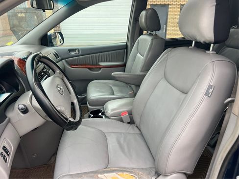 Used 2005 Toyota Sienna XLE image 10