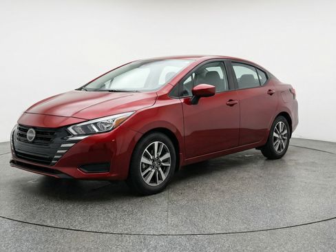 Used 2025 Nissan Versa SV image 3