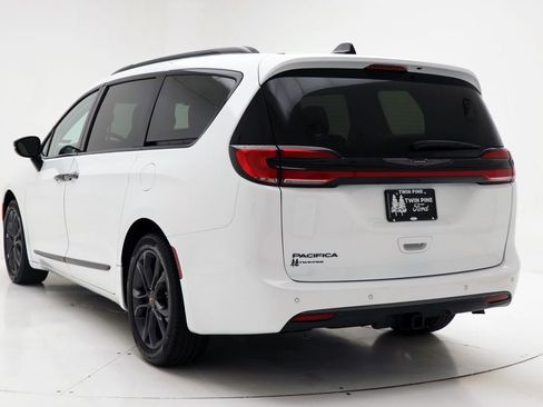 Used 2024 Chrysler Pacifica Touring-L w/ Road Tripper Package FWD image 7