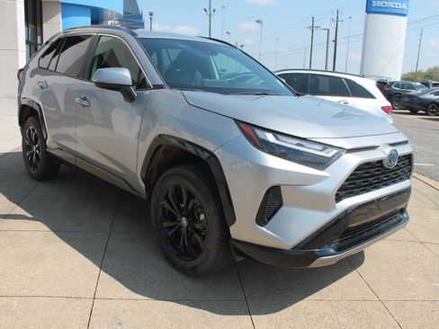 Used 2023 Toyota RAV4 SE w/ Convenience Package image 1