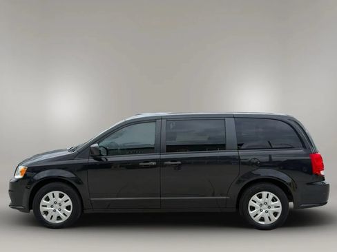 Used 2019 Dodge Grand Caravan SE w/ UConnect Hands-Free Group FWD image 4