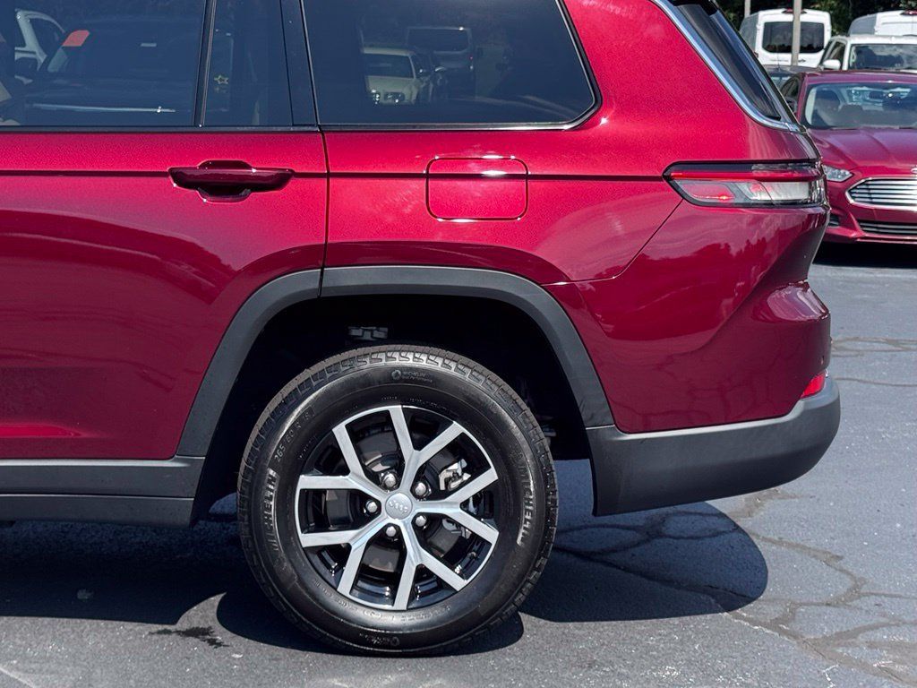 Used 2024 Jeep Grand Cherokee L Limited RWD image 41