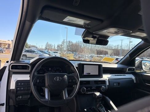 Used 2024 Toyota Tacoma TRD Off-Road image 29