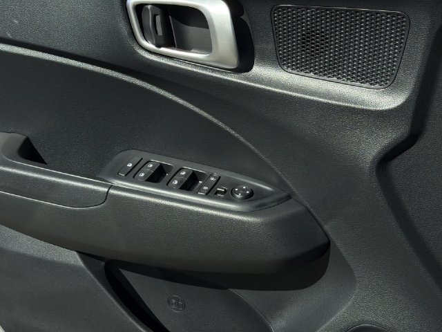 Used 2026 Hyundai Venue SEL FWD image 34