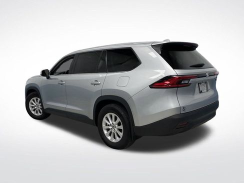 Used 2024 Toyota Grand Highlander XLE image 3