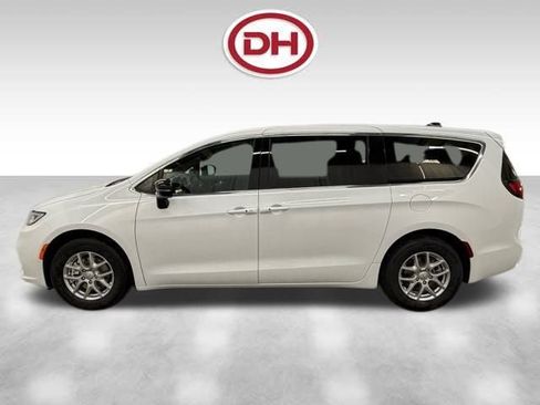 New 2026 Chrysler Pacifica Select FWD image 10