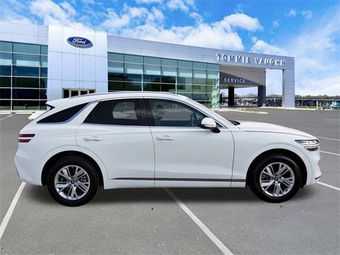 Used 2022 Genesis GV70 2.5T image 5